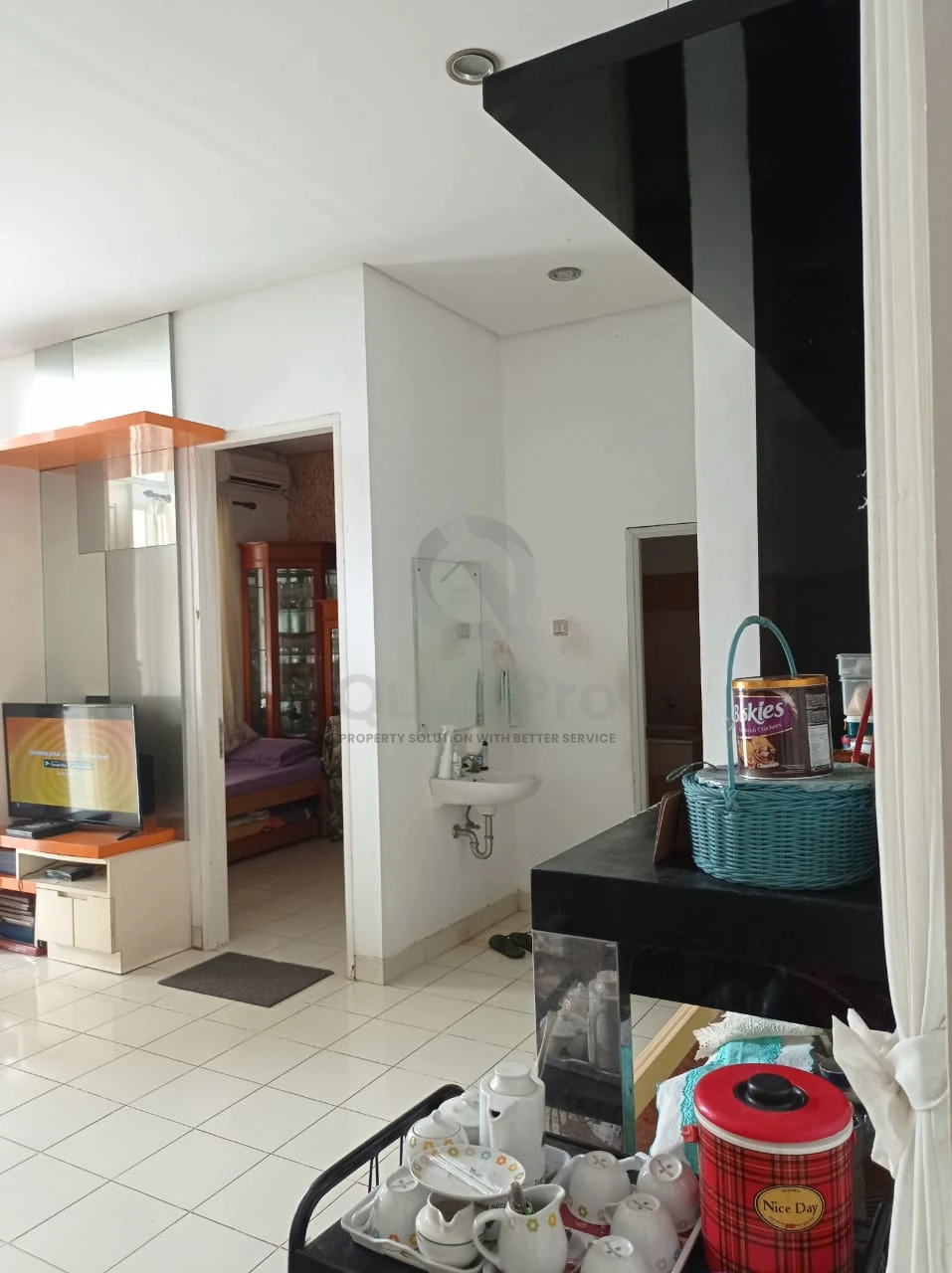 Rumah Modern 3KT 125m² di Neo Catalonia Nusa Loka BSD, Halaman Hijau Asri SHM — foto 5