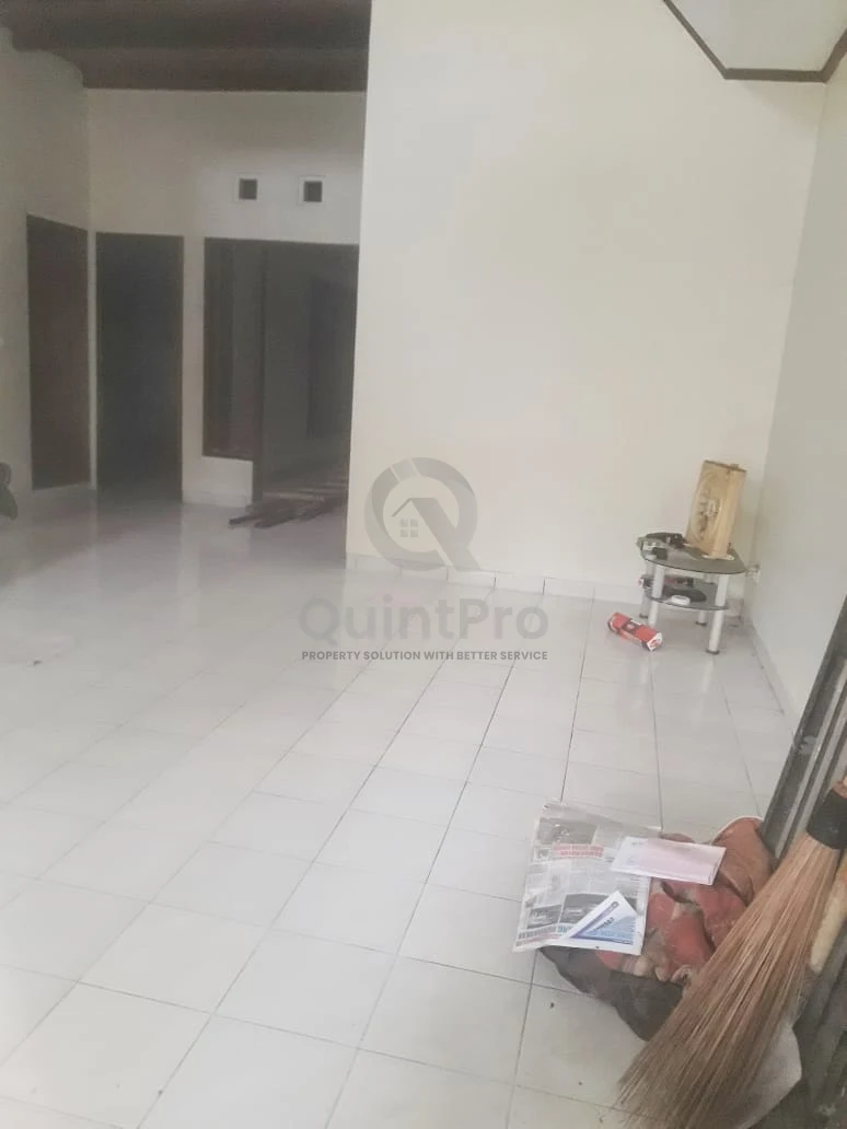 Rumah 4+1KT di Alam Sutra BSD, Row Jalan Lebar SHM Dekat Tol — foto 4