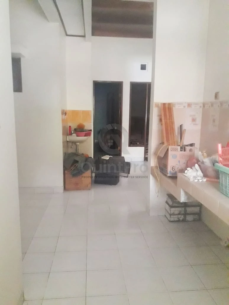 Rumah 4+1KT di Alam Sutra BSD, Row Jalan Lebar SHM Dekat Tol — foto 5