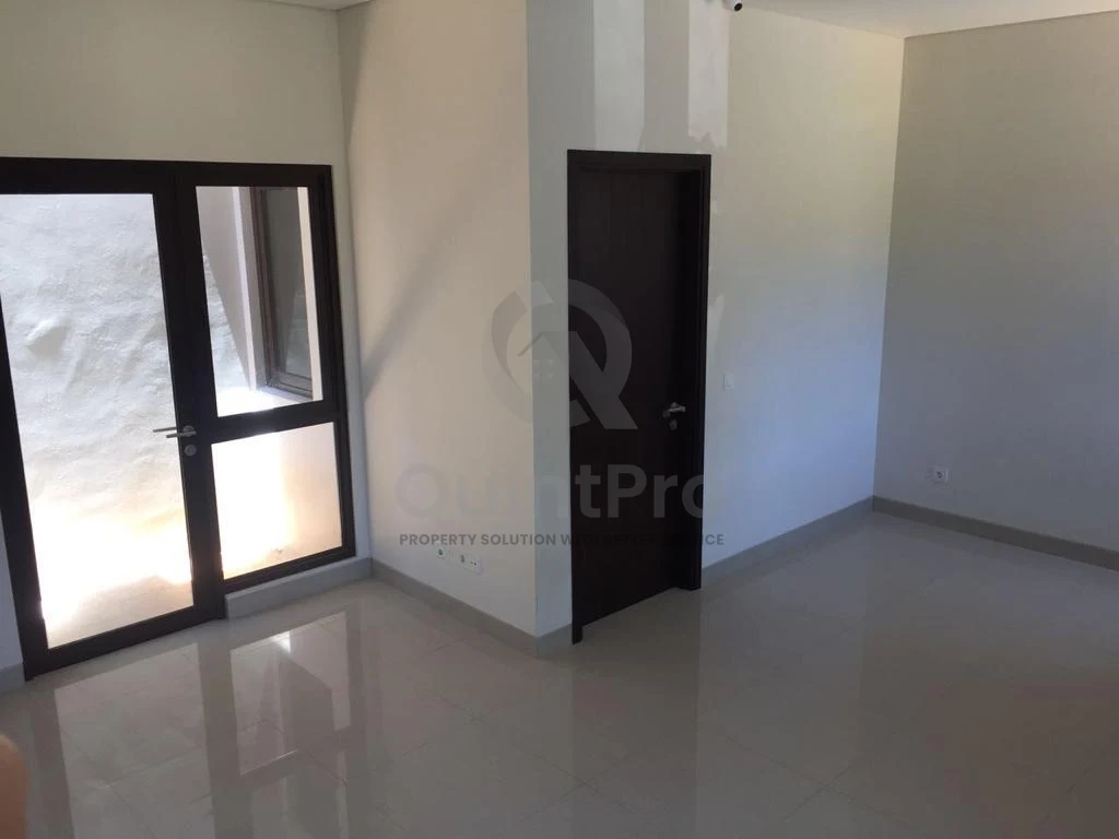 Rumah Modern 3KT 2 Lantai di Mozia Amarine BSD City, SHM Siap Huni — foto 3