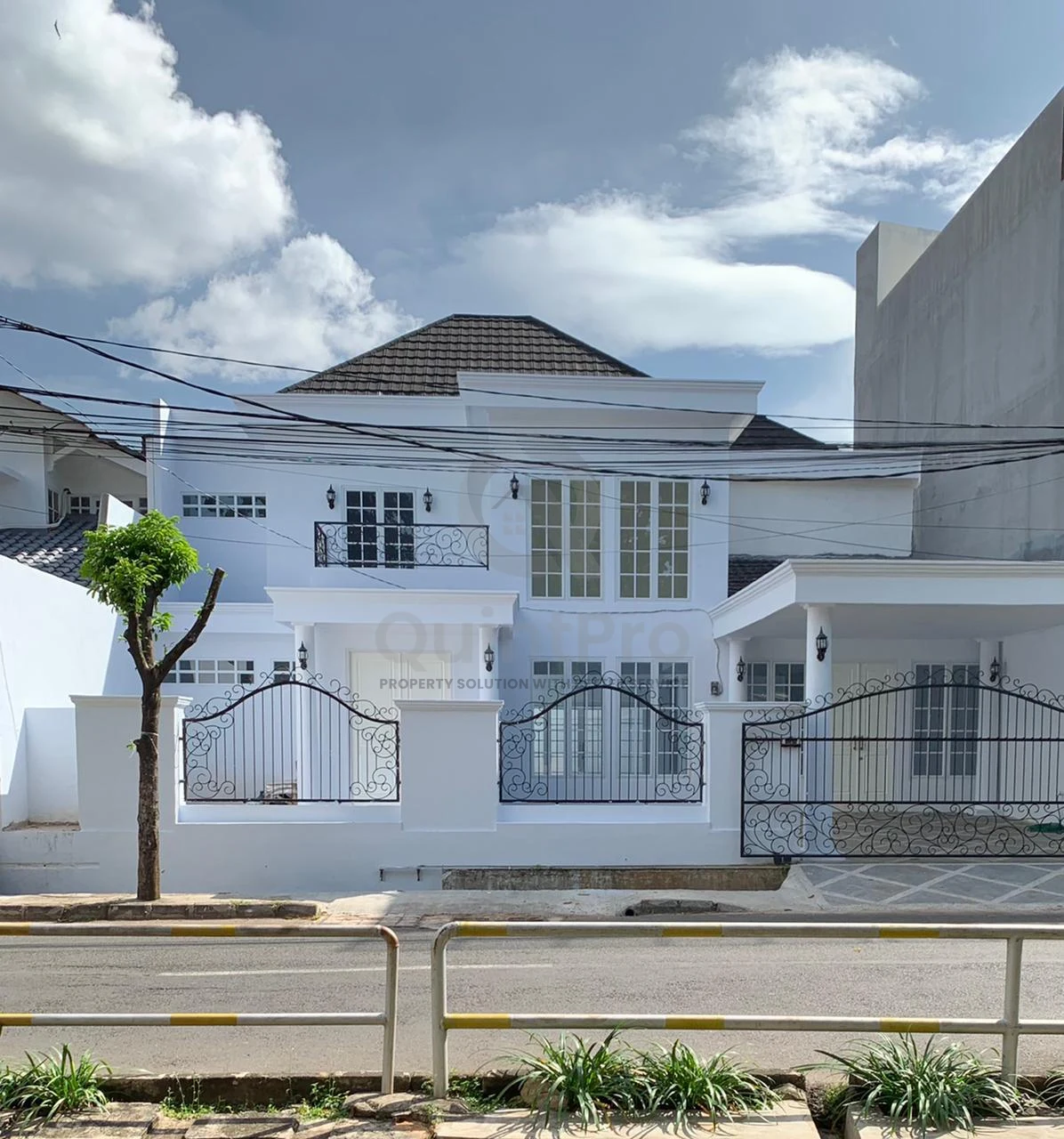 Rumah 3+1KT 255m² di Bintaro, Renovasi Baru Granit Seluruh Ruangan SHM