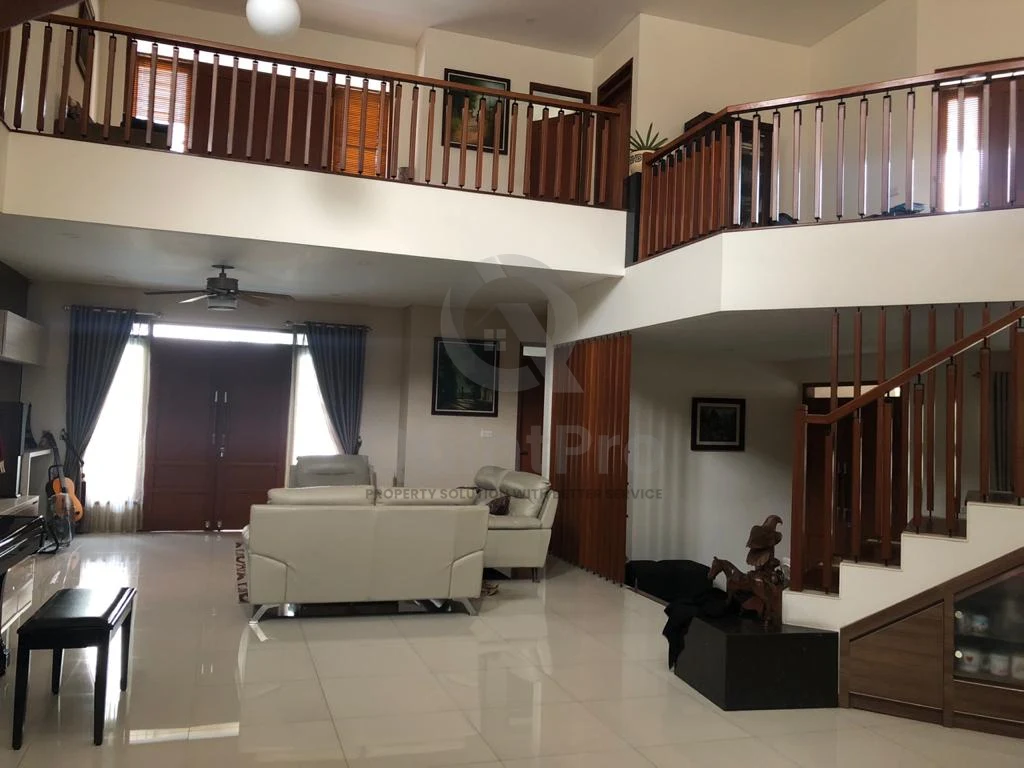 Rumah 5+1KT 2 Lantai di Puspita Loka Tangsel, Kolam Renang Furnished SHM — foto 4