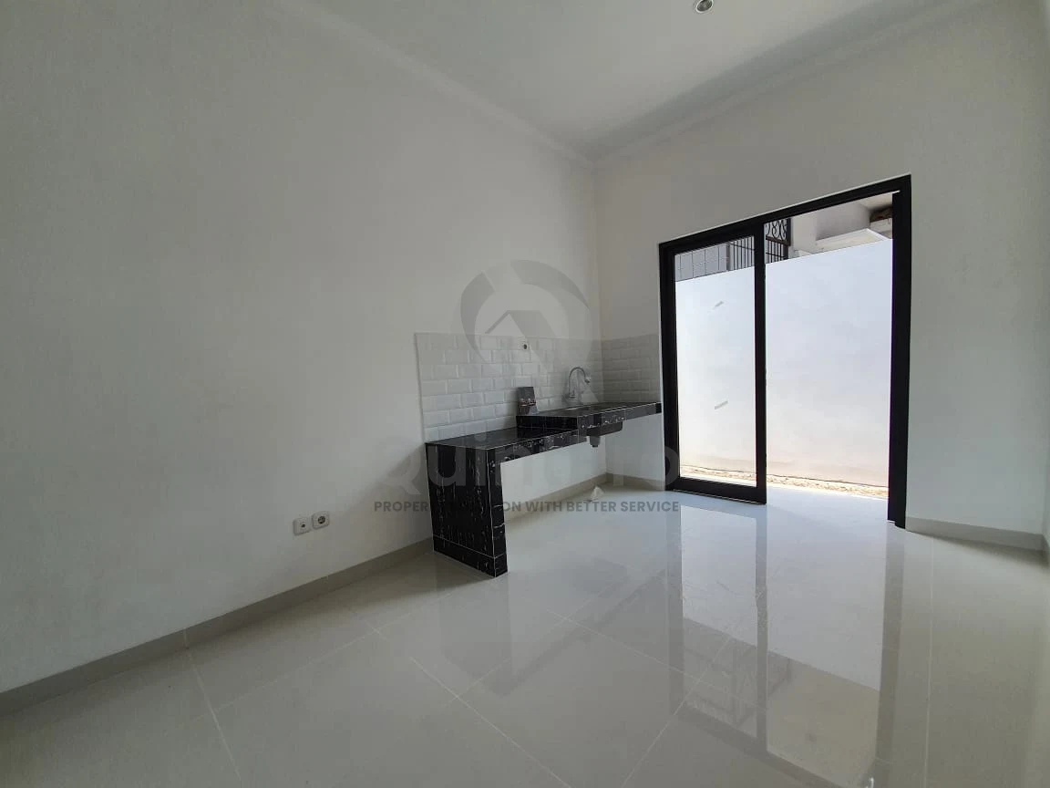 Rumah Modern 3KT 2 Lantai di Ciater Tangsel, SHM Siap KPR Renovasi Baru — foto 4