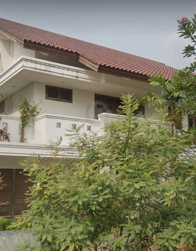 Rumah 3KT 800m² di Lebak Bulus Jakarta Selatan, Kolam Renang Halaman Luas SHM