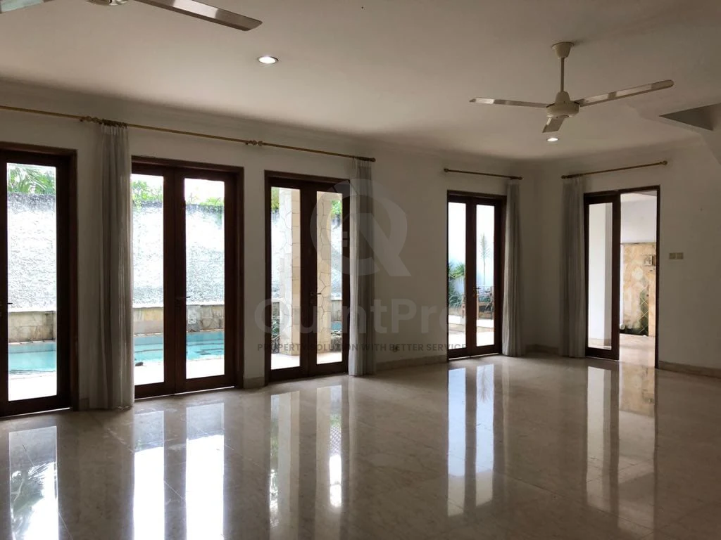 Rumah 3KT 800m² di Lebak Bulus Jakarta Selatan, Kolam Renang Halaman Luas SHM — foto 3