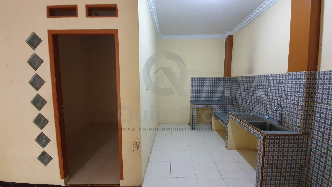 Rumah Klasik 3KT 2 Lantai di Cipondoh Tangerang, SHM Akses Tol Dekat — foto 4