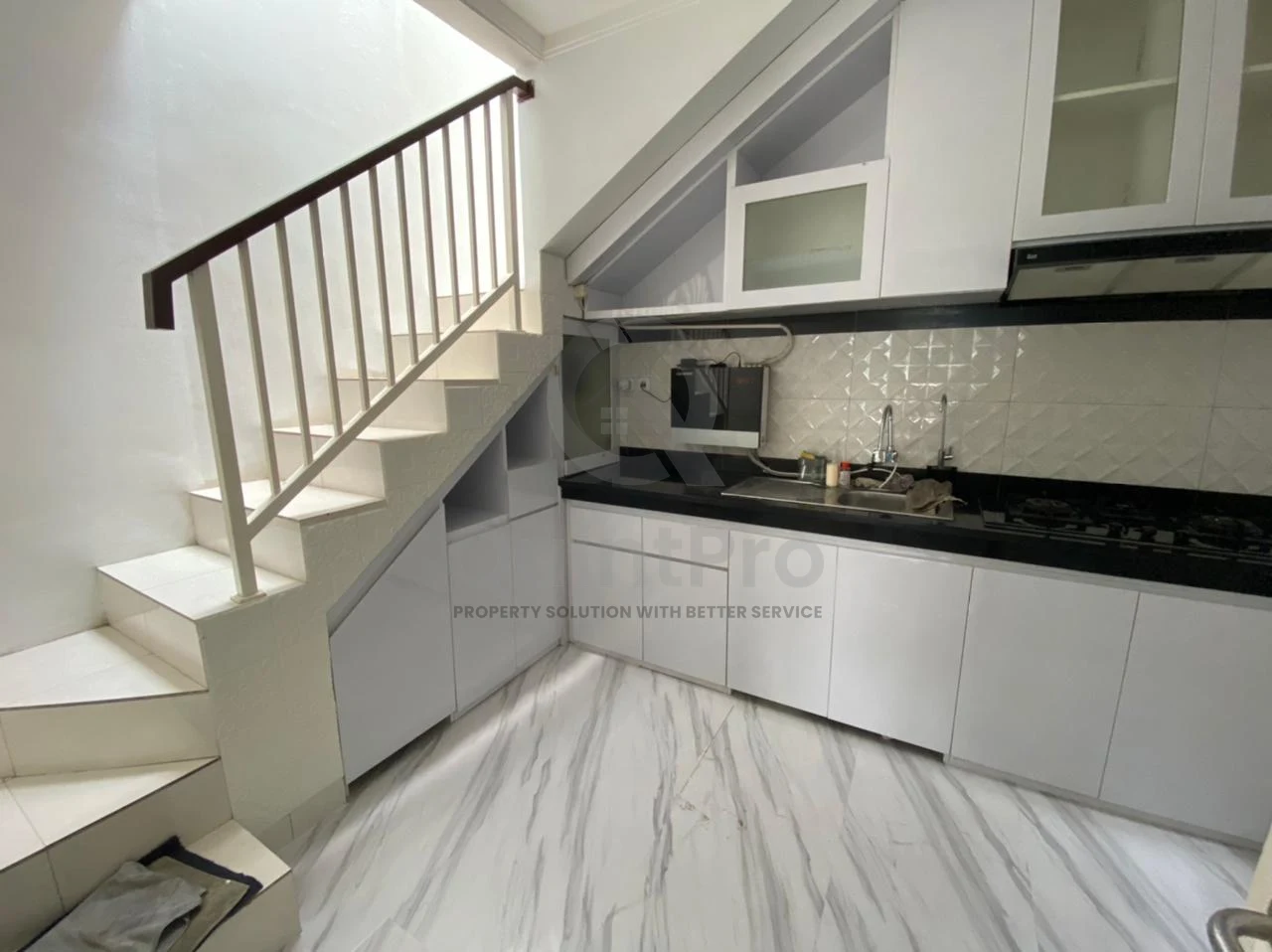 Rumah 3+1KT 200m² di Bintaro Jaya Discovery Fiore, Rooftop Rumput Hijau SHM — foto 4