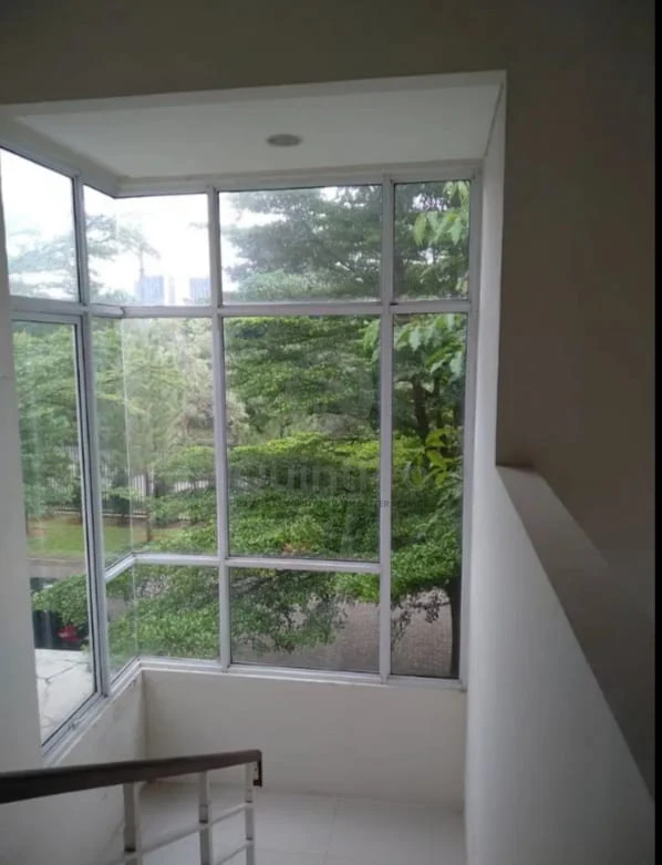 Rumah 2+1KT 180m² di Ignegia BSD City, Halaman Hijau Asri SHM — foto 3