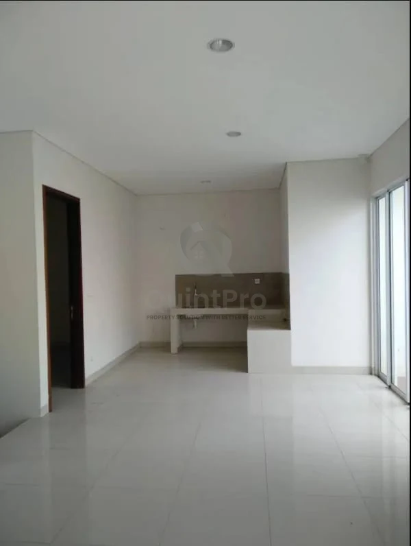 Rumah 2+1KT 180m² di Ignegia BSD City, Halaman Hijau Asri SHM — foto 5