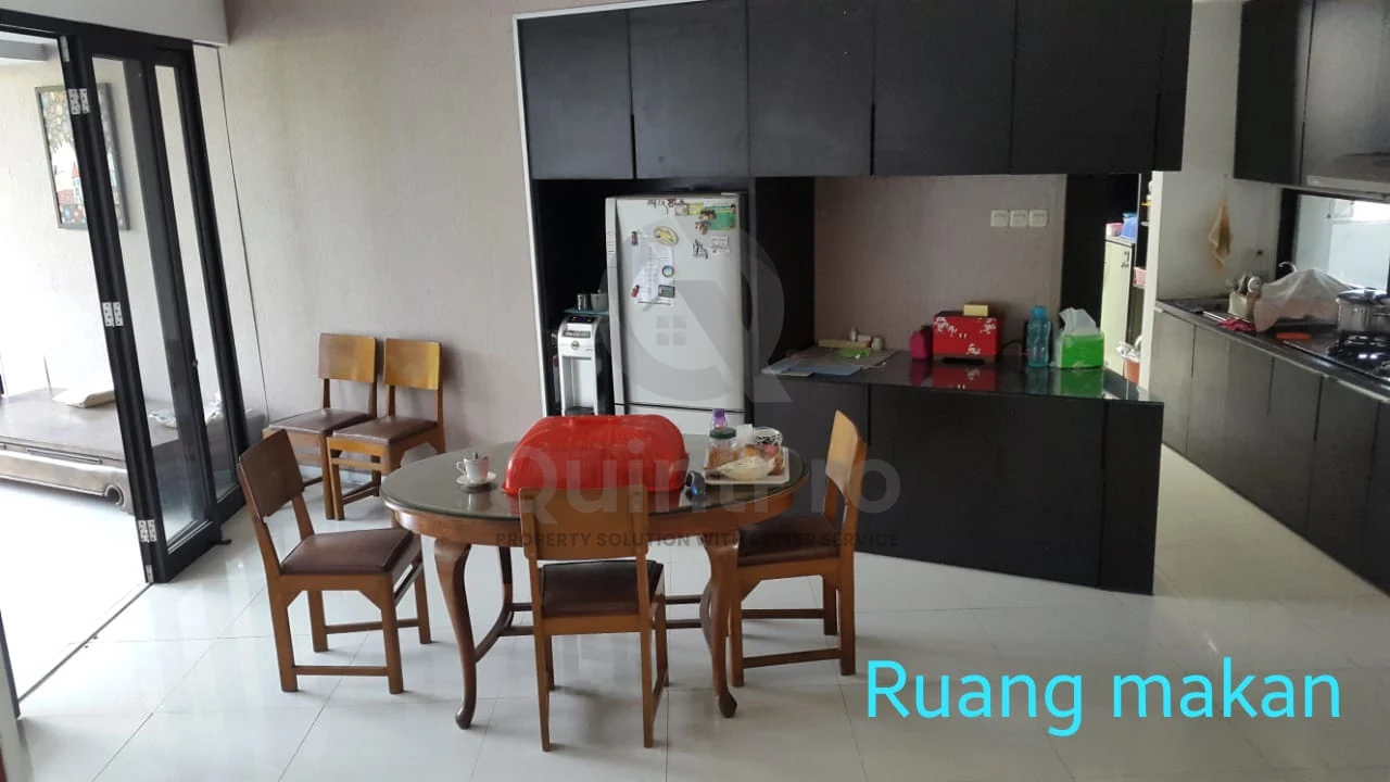 Rumah Modern 3+1KT di Giri Loka BSD City, 2 Lantai Furnished SHM Halaman Asri — foto 4