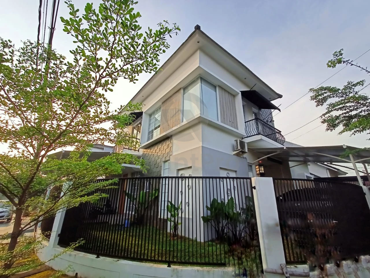 Rumah Modern 4+1KT 200m² di Nusa Loka BSD City, 2 Lantai SHM Siap Huni