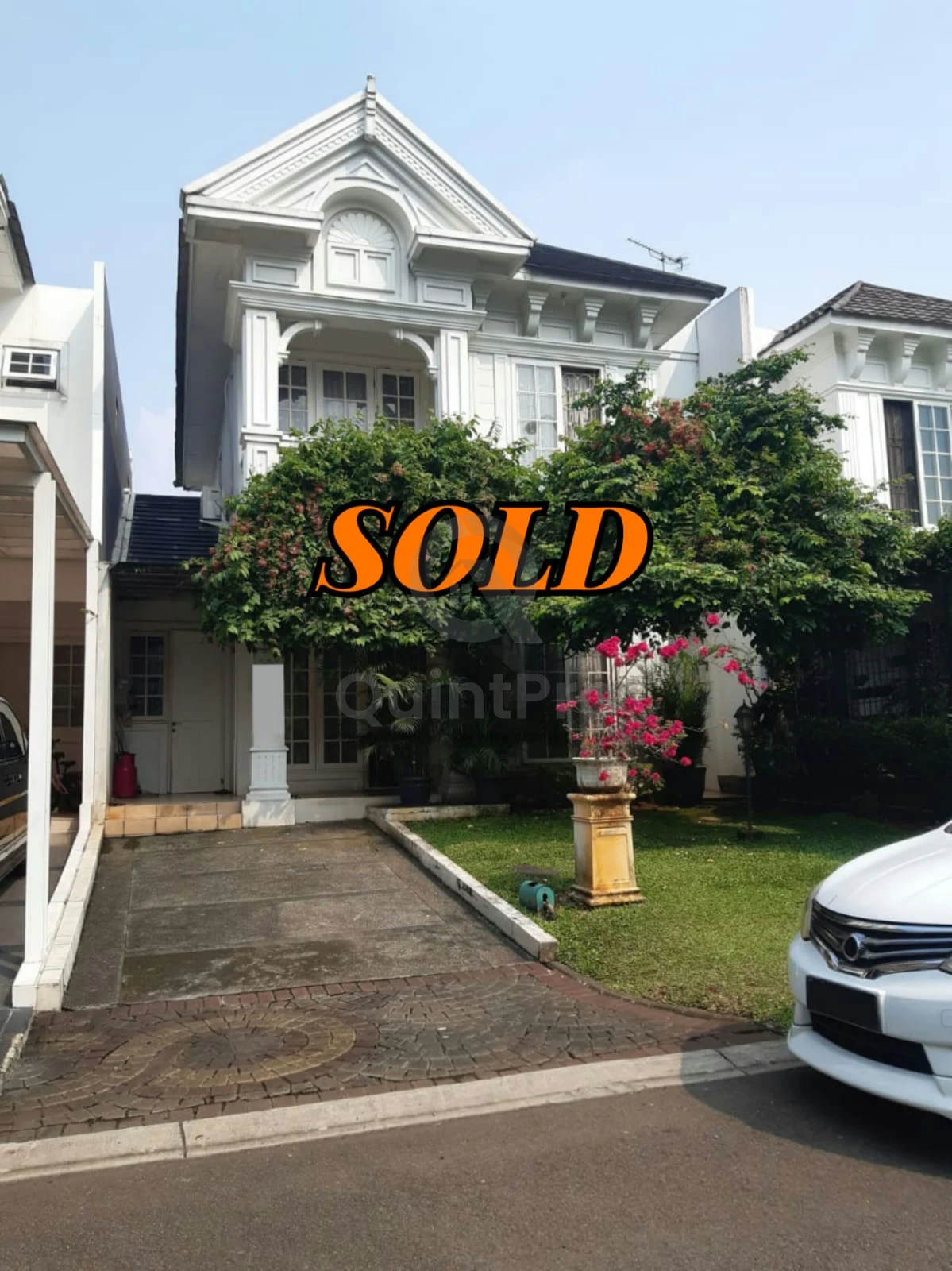 Rumah Klasik 3+1KT di Victoria River Park BSD, Halaman Asri Semi-Furnished