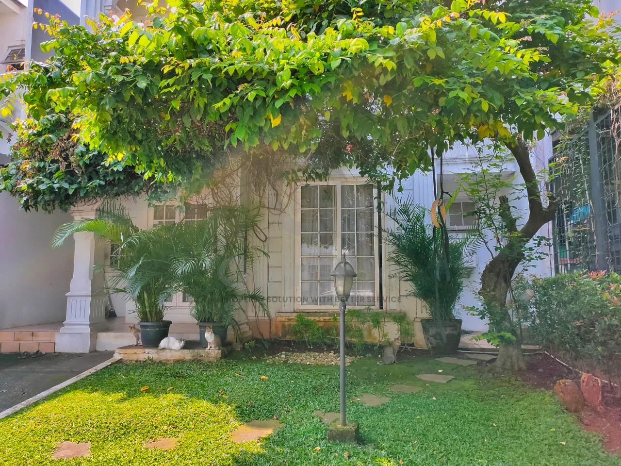 Rumah Klasik 3+1KT di Victoria River Park BSD, Halaman Asri Semi-Furnished — foto 2