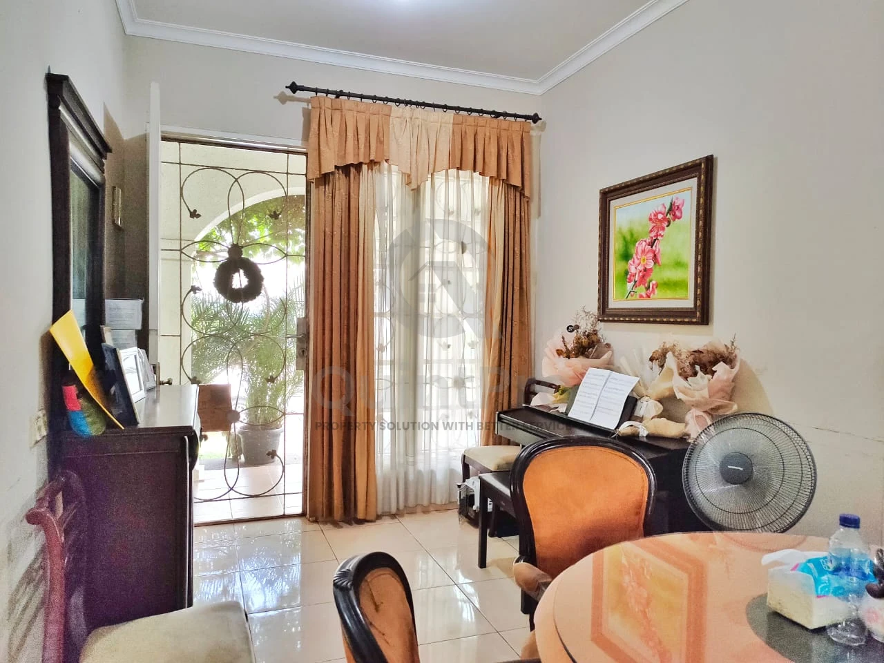 Rumah Klasik 3+1KT di Victoria River Park BSD, Halaman Asri Semi-Furnished — foto 3