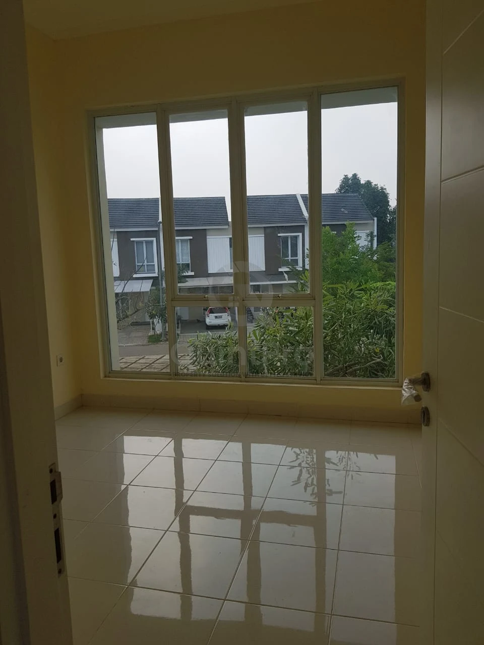 Rumah Modern 2+1KT di The Garden Serpong, 2 Lantai PPJB Siap Huni — foto 2
