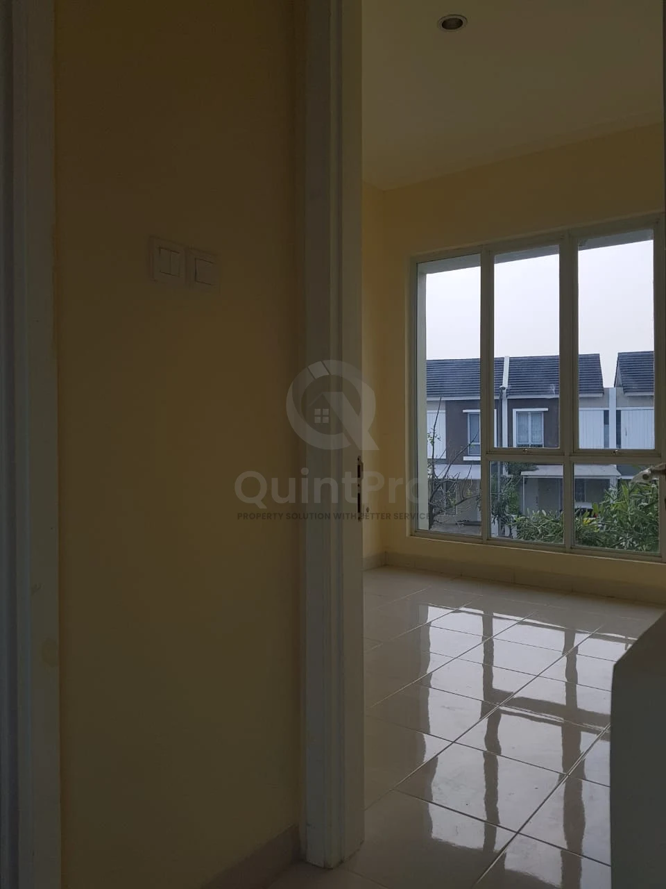Rumah Modern 2+1KT di The Garden Serpong, 2 Lantai PPJB Siap Huni — foto 3