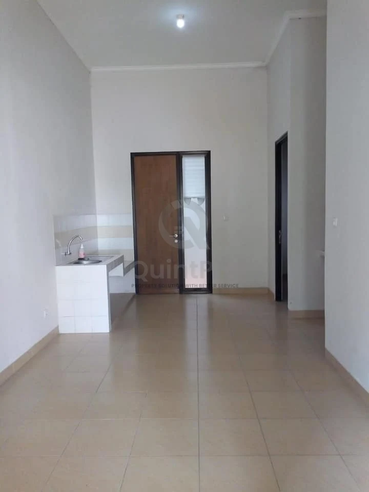 Rumah 2KT 74m² di Bali Resort Rawa Kalong Bogor, SHM Halaman Asri — foto 3