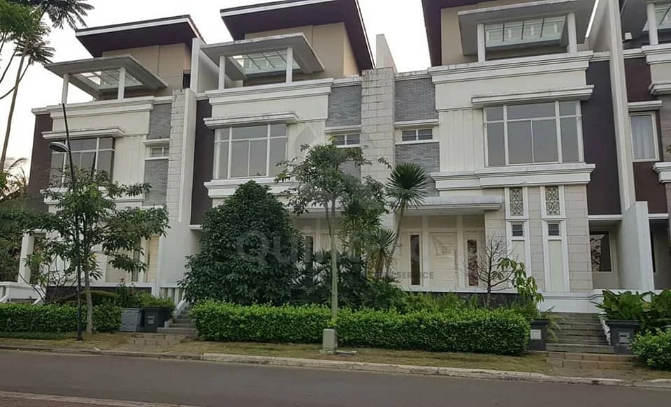 Rumah 4+2KT 3 Lantai di Emerald Cove Gading Serpong, Full Furnished Ada Lift
