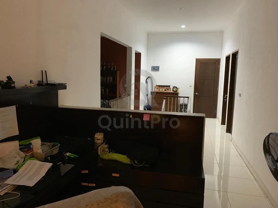 Rumah 4+1KT 2 Lantai di De Latinos BSD Tangerang Selatan, Hook Position SHM — foto 4