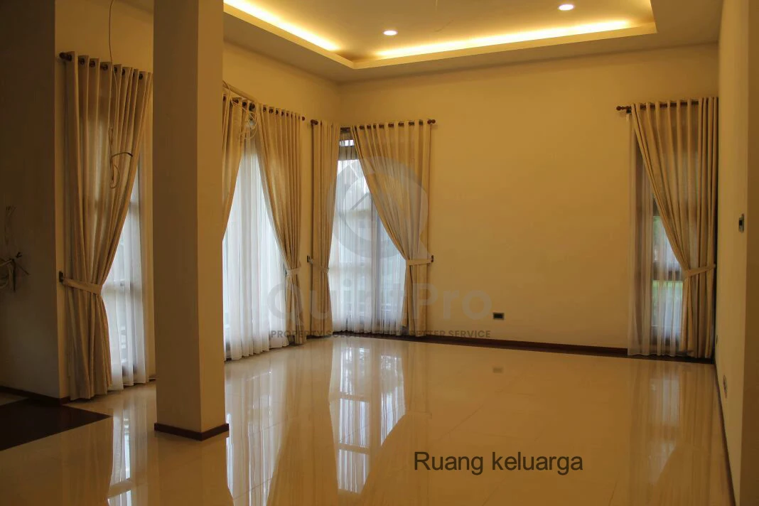 Rumah Hook 8+1KT di Caribbean Island De Latinos BSD, 3 Lantai Modern PPJB — foto 2