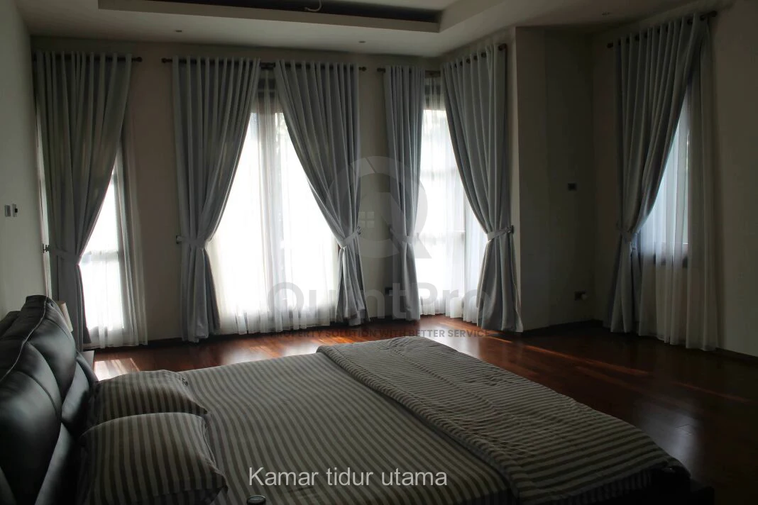 Rumah Hook 8+1KT di Caribbean Island De Latinos BSD, 3 Lantai Modern PPJB — foto 5