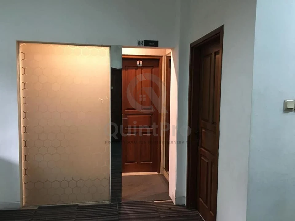 Rumah 5+2KT 2 Lantai di Simprug Golf Kebayoran Lama, SHM 671m² Halaman Asri — foto 5