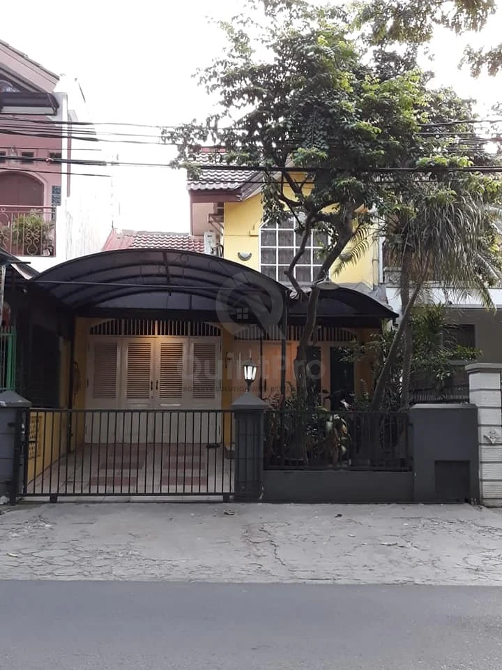 Rumah 4KT 2 Lantai di Villa Pamulang Pamulang, Halaman Asri SHM