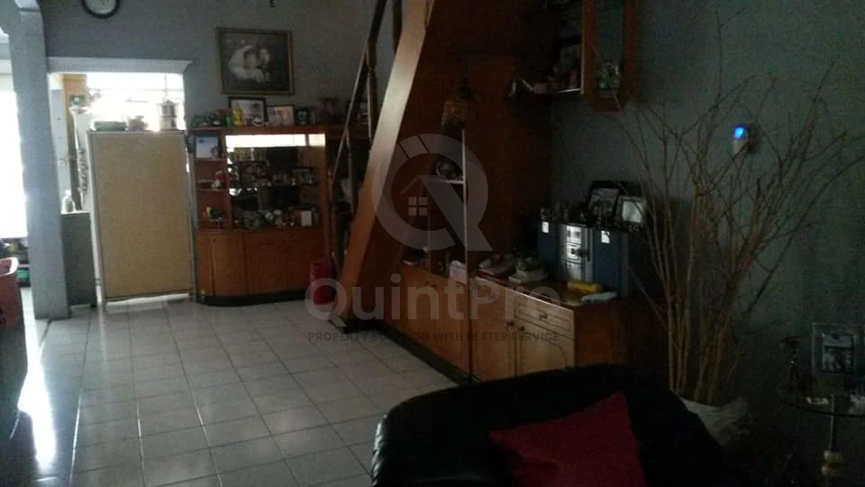 Rumah 4KT 2 Lantai di Villa Pamulang Pamulang, Halaman Asri SHM — foto 5