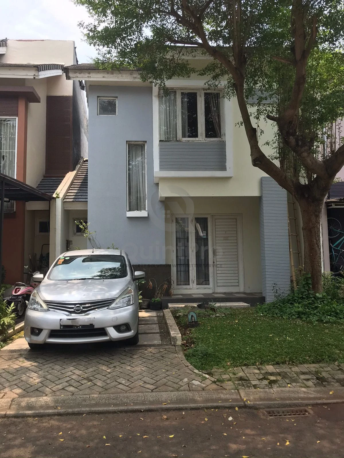 Rumah 2KT 2 Lantai Disewa di Neo Catalonia Tangerang, SHM Halaman Asri