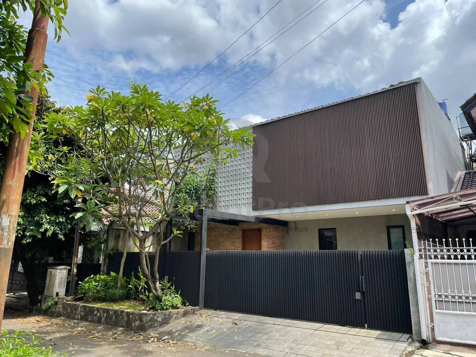 Rumah Modern 3+1KT 250m² di Villa Delima Lebak Bulus, 2 Lantai SHM