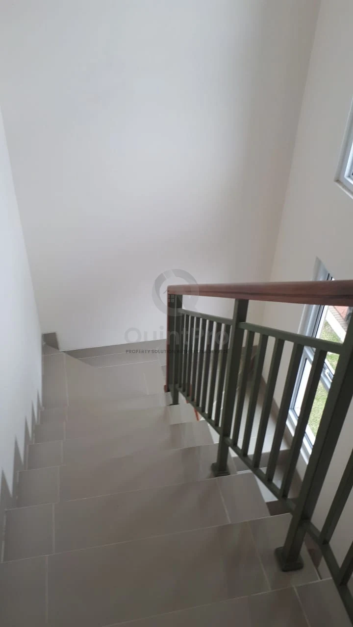 Rumah 4KT 3 Lantai di Cluster Samara Gading Serpong, Desain Klasik SHM — foto 3