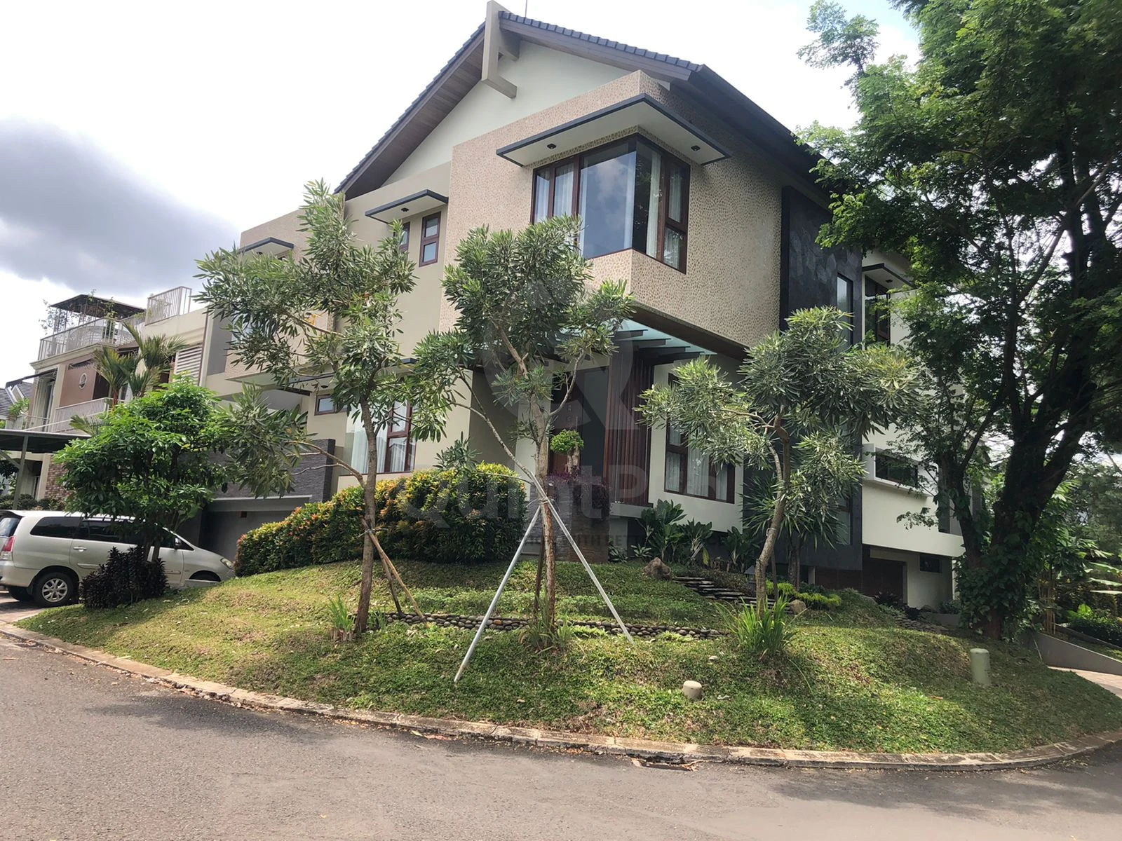 Rumah Modern 6KT 5KM di Blossom Ville The Green BSD, Kolam Renang SHM — foto 3