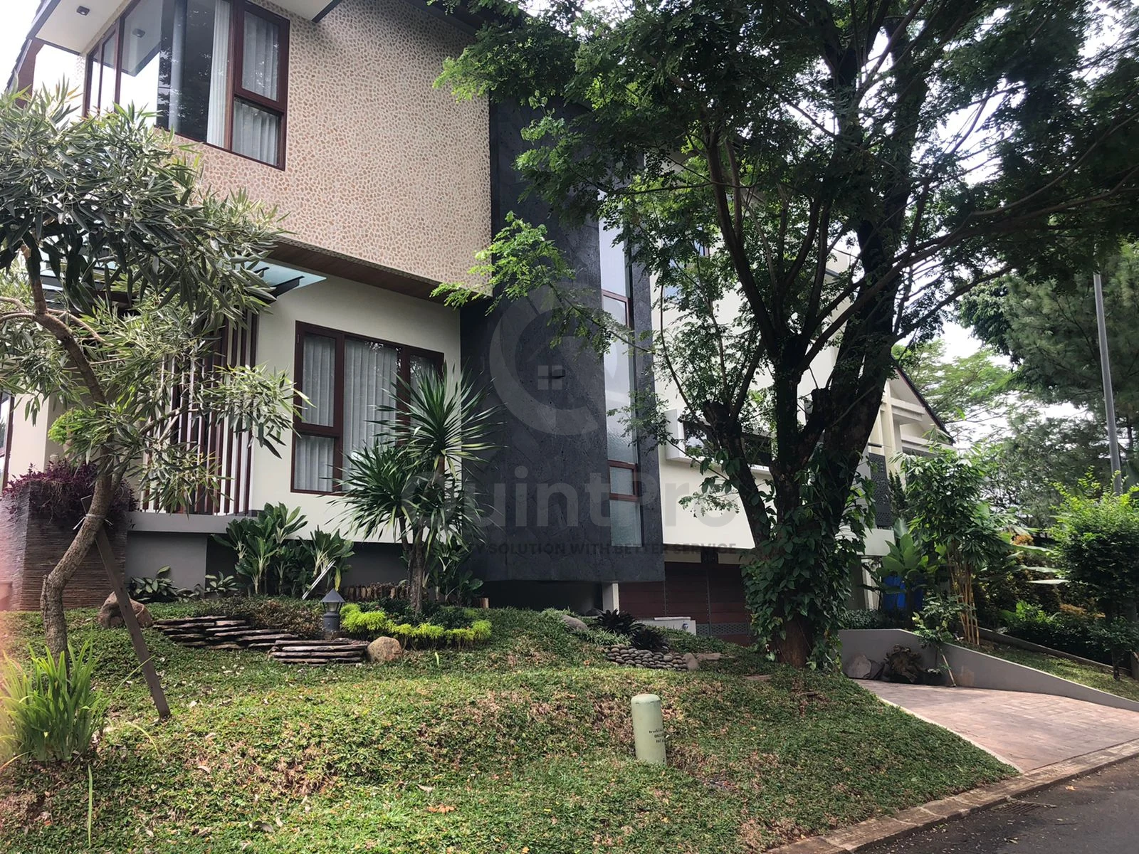 Rumah Modern 6KT 5KM di Blossom Ville The Green BSD, Kolam Renang SHM — foto 4