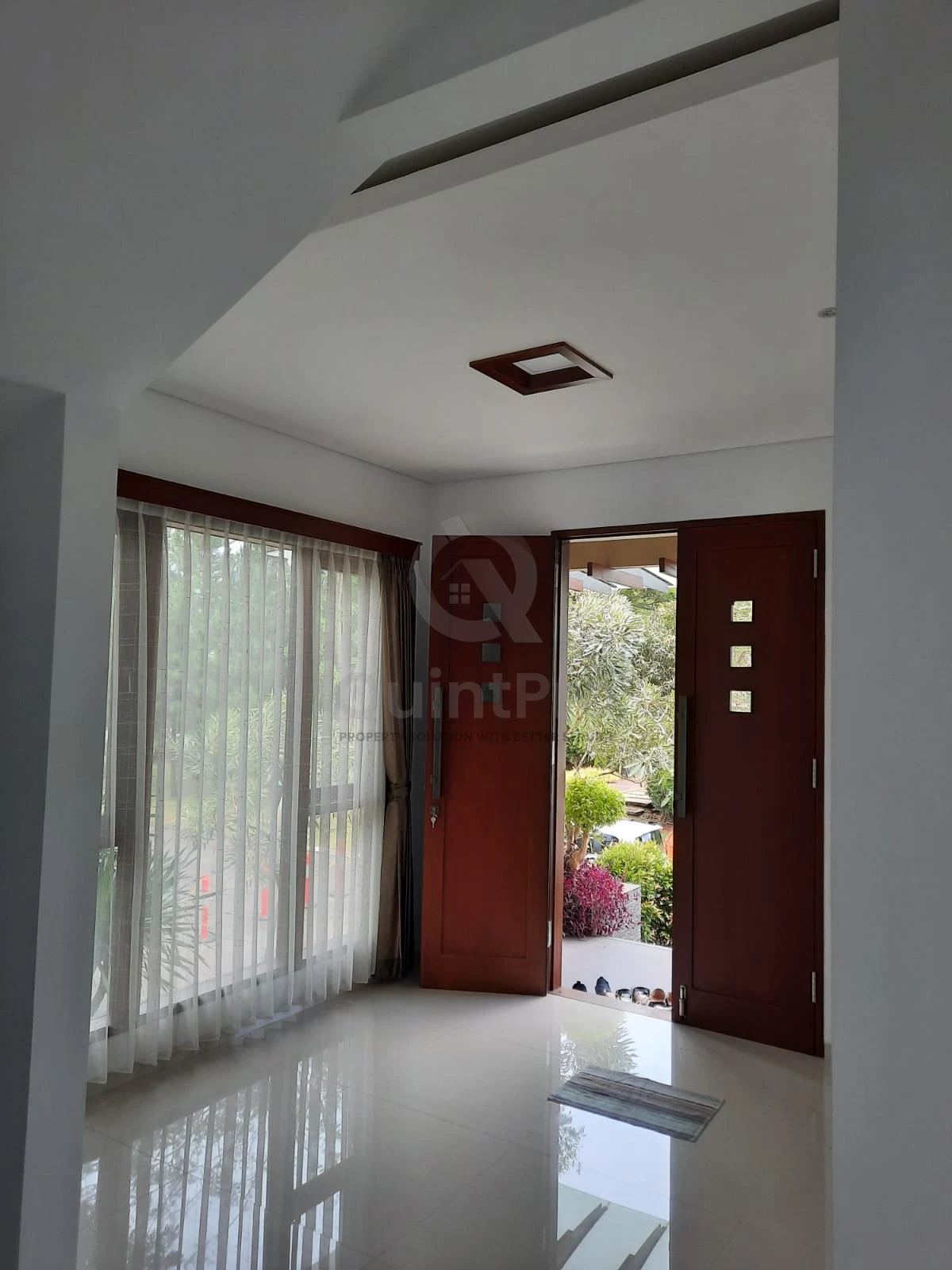 Rumah Modern 6KT 5KM di Blossom Ville The Green BSD, Kolam Renang SHM — foto 5