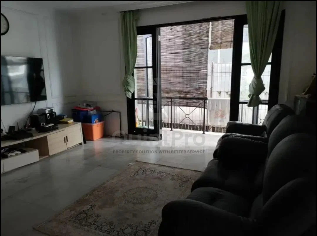 Rumah Klasik 5KT 3 Lantai di Cipete Raya Jakarta, SHM Halaman Asri — foto 3