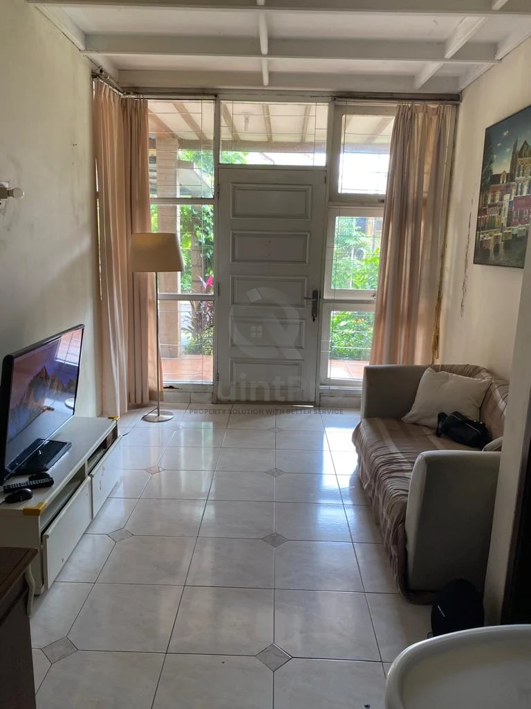 Rumah 4KT 2 Lantai di Alam Sutera Tangerang Selatan, Halaman Hijau Asri SHM — foto 4