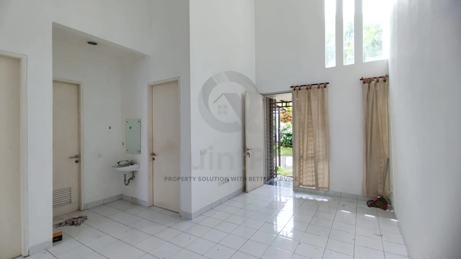 Rumah 3KT 2 Lantai Disewa di Cosmo The Icon BSD, Semi-Furnished Carport — foto 2
