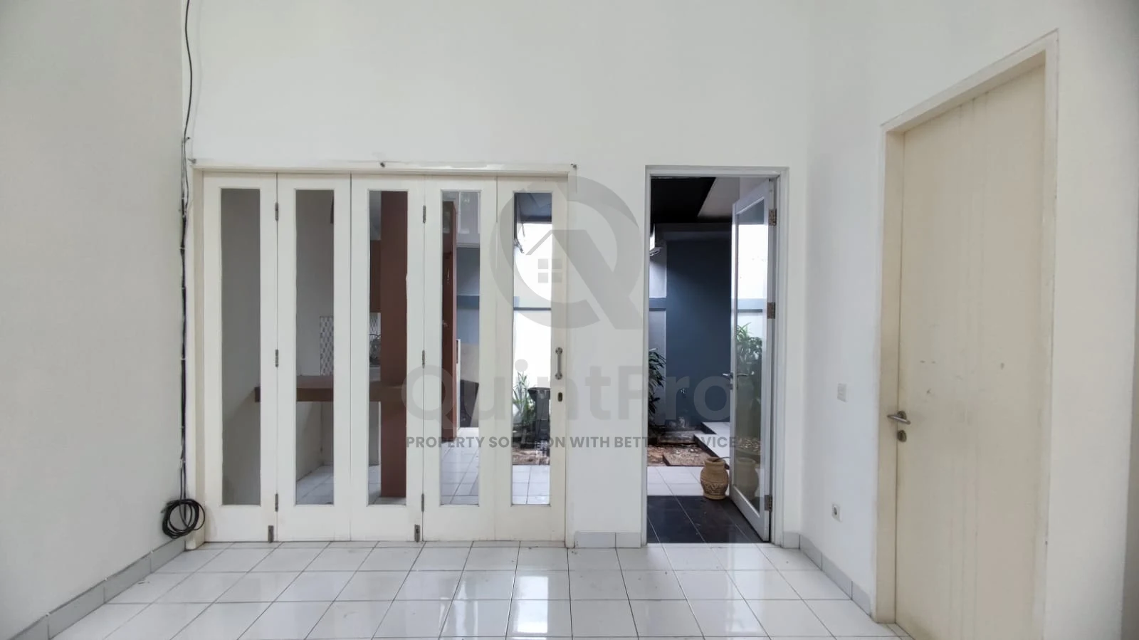 Rumah 3KT 2 Lantai Disewa di Cosmo The Icon BSD, Semi-Furnished Carport — foto 4