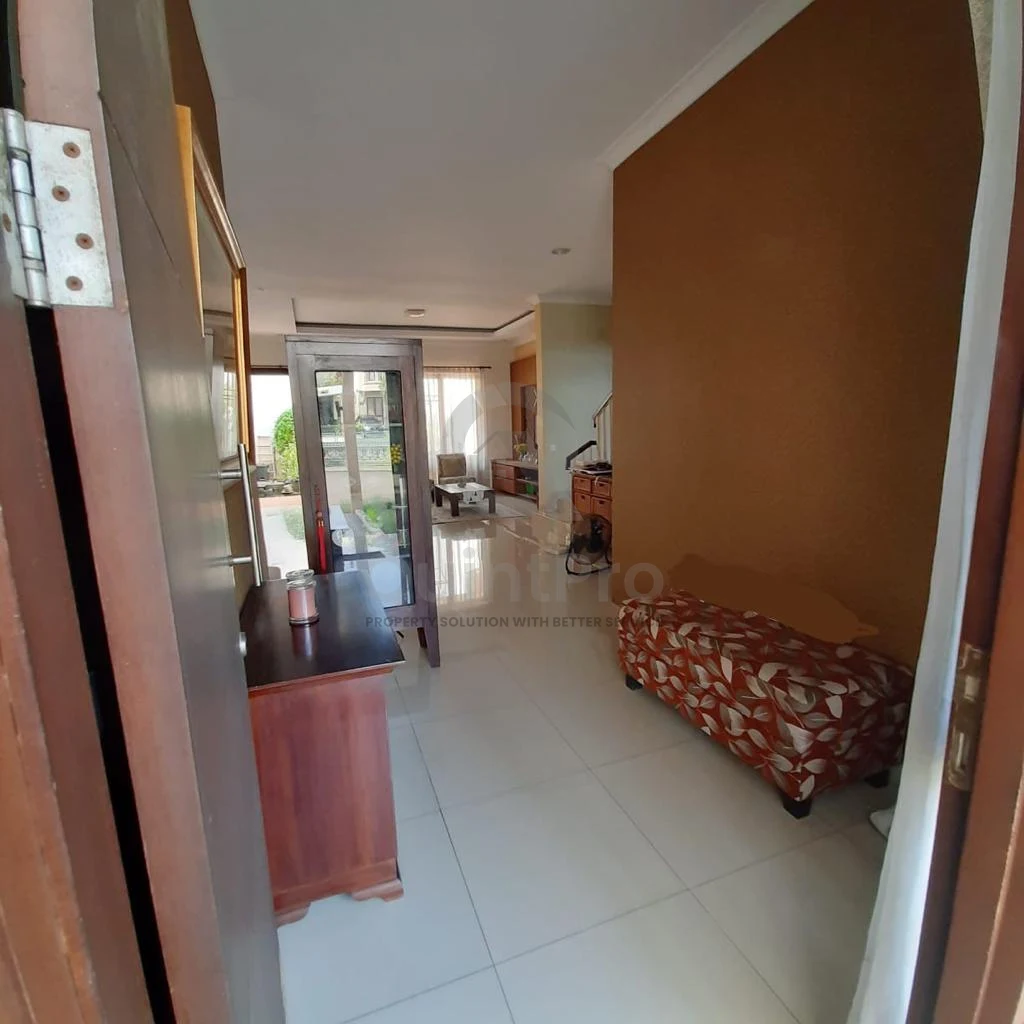 Rumah 5KT 5KM di Anthea BSD, 2 Lantai SHM Halaman Asri — foto 3