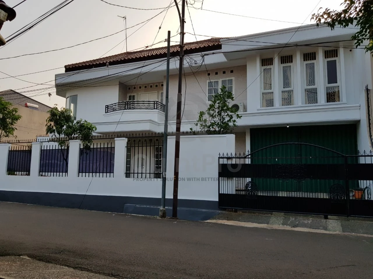 Rumah 4KT 400m² Disewa di Pejanten Barat Jakarta, 2 Lantai SHM Unfurnished