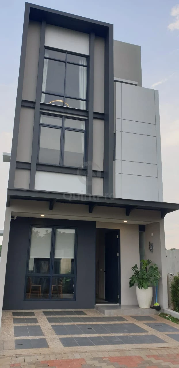 Rumah Modern 3 Lantai 2KT di De Latinos Tangerang Selatan, HGB Minimalis