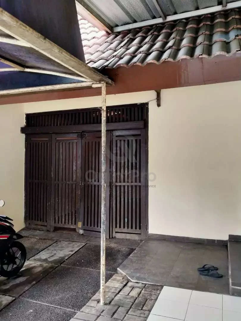 Rumah 4KT 250m² di Kencana Loka Raya BSD, SHM Siap Renovasi — foto 2