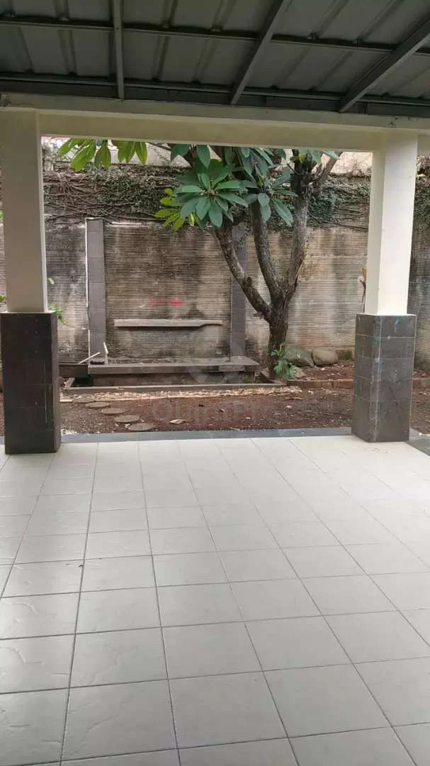 Rumah 4KT 250m² di Kencana Loka Raya BSD, SHM Siap Renovasi — foto 5