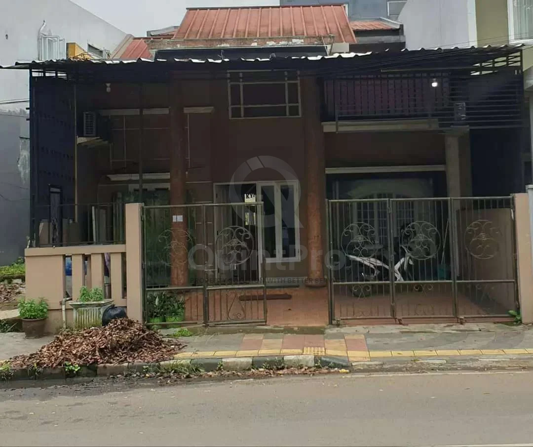 Rumah 4KT 4KM di Jl. Wana Kencana Tangerang Selatan, SHM 160m² Siap Huni