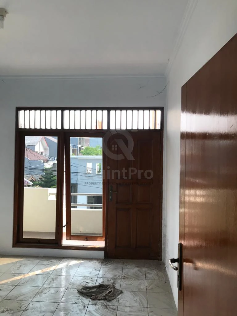 Rumah 4KT 250m² 2 Lantai di Kelapa Gading Tangerang, SHM Carport 2 Mobil — foto 3