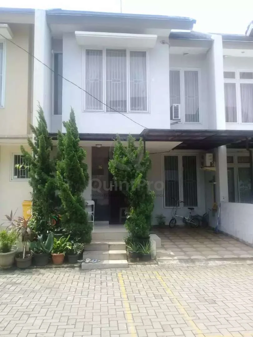 Rumah Modern 3KT 2KM di Padma Indah Ciputat, 2 Lantai SHM Halaman Asri