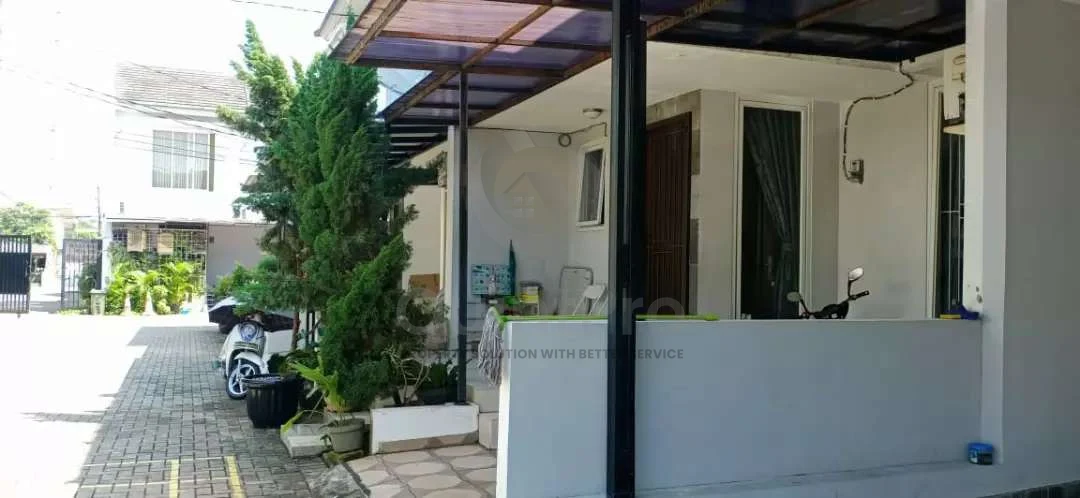 Rumah Modern 3KT 2KM di Padma Indah Ciputat, 2 Lantai SHM Halaman Asri — foto 3