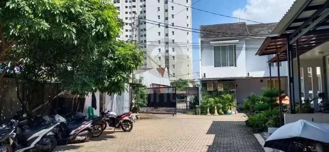 Rumah Modern 3KT 2KM di Padma Indah Ciputat, 2 Lantai SHM Halaman Asri — foto 4