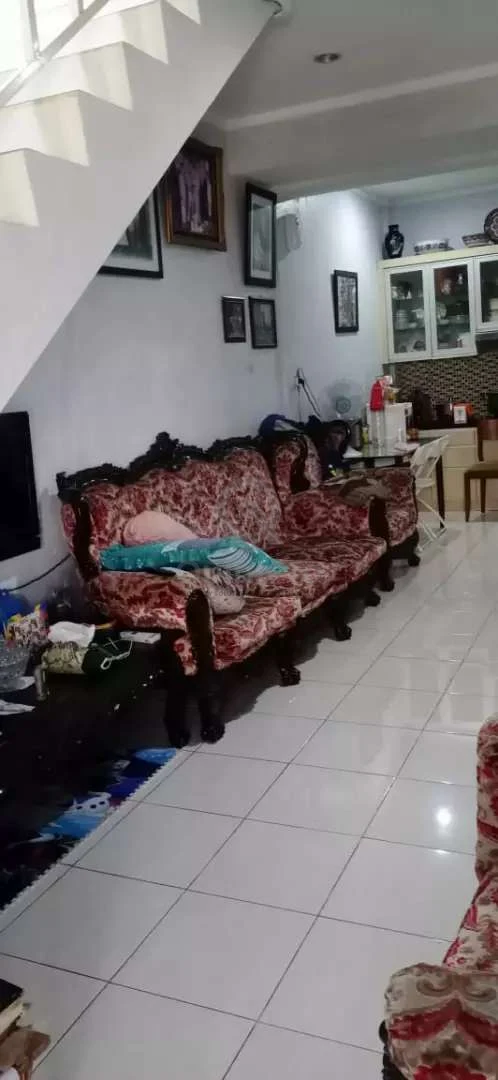Rumah Modern 3KT 2KM di Padma Indah Ciputat, 2 Lantai SHM Halaman Asri — foto 5