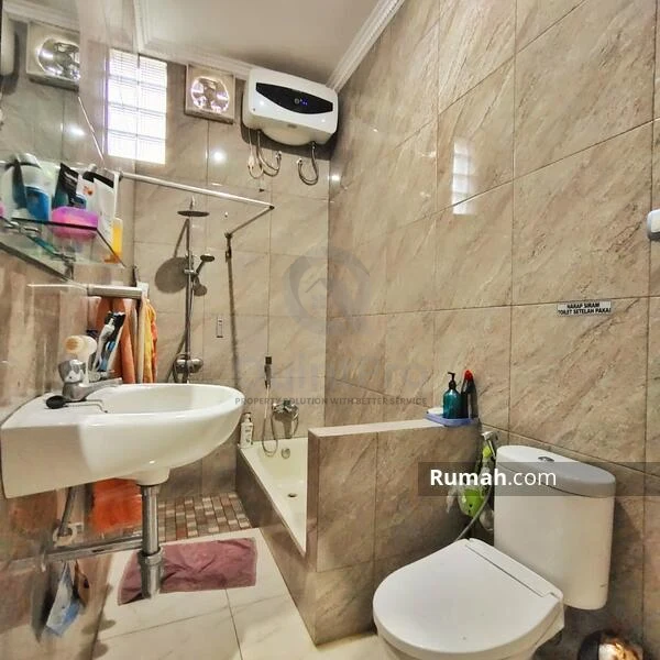 Rumah 3KT 2 Lantai di Medang Lestari BSD, Renovasi Granite SHM — foto 4